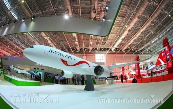 中俄遠(yuǎn)程寬體客機(jī)模型首次亮相國際航展 攝影:王脊梁 中俄遠(yuǎn)程寬體客機(jī)模型首次亮相國際航展 攝影:王脊梁
