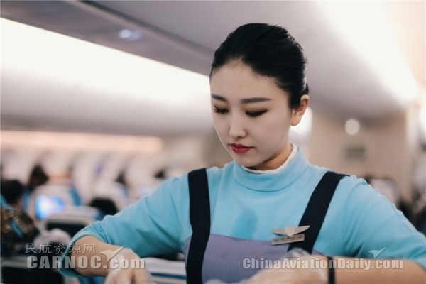 這種Style的空姐表情,你絕對(duì)沒(méi)看過(guò)!